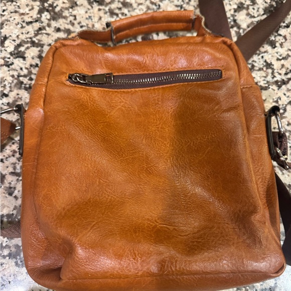 Classic Brown Leather Messenger Bag - Picture 7 of 15